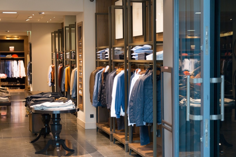 magasin-ST ETIENNE DE TINEE-min_shop_clothes_clothing_shopping_mall_shopping_kielce_crown_poland-862477